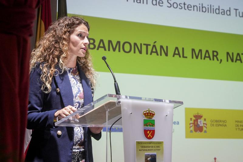 Quiñones destaca el compromiso del Gobierno para modernizar el modelo turístico de Cantabria